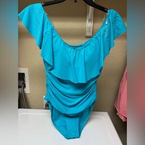 La Blanca one piece swimsuit
NWT
size 8
Turquoise color